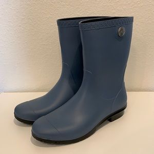 Ugg Australia Navy Blue Sienna Rain-boots with sheep lined soles
